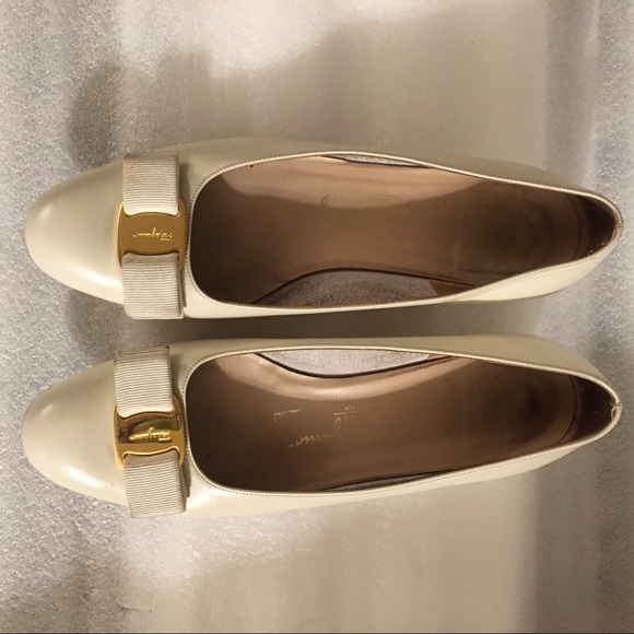 Vintage Salvatore Ferragamo Vara Bow Pumps Size 7 - Picture 7 of 8